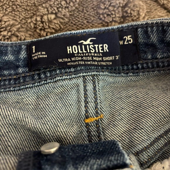 Women’s Hollister High Rise Distressed Jean Shorts - Picture 4 of 4